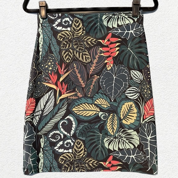 Unique Rainforest Leaves Floral Mini Pencil Skirt NWOT - Picture 1 of 12